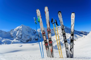 Ski utstyr på snø