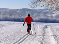Slik tørker du skiskoene riktig: Unngå stive såler og ødelagt membran